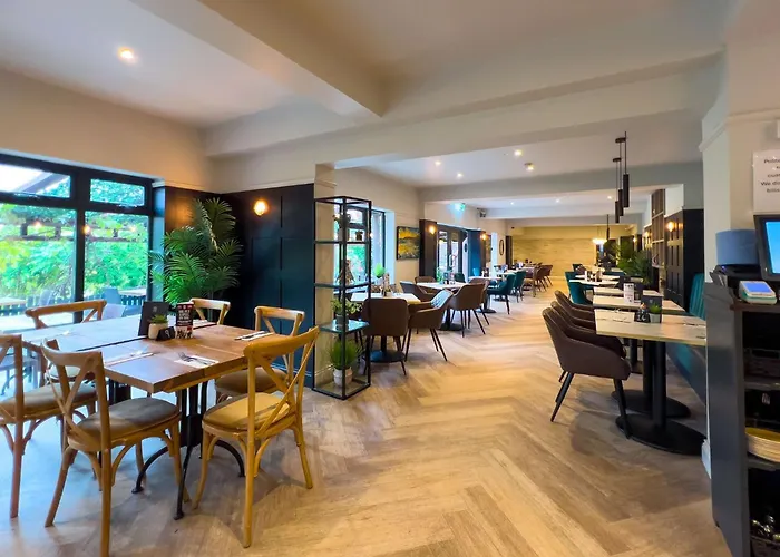 Blissful Corner Yorkshire With Hot Tub And Onsite Bistro 펜션