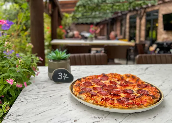 펜션 Blissful Corner Yorkshire With Hot Tub And Onsite Bistro *