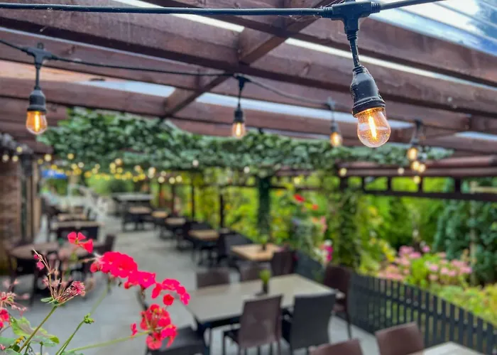 Blissful Corner Yorkshire With Hot Tub And Onsite Bistro 펜션 그레이트 에이튼