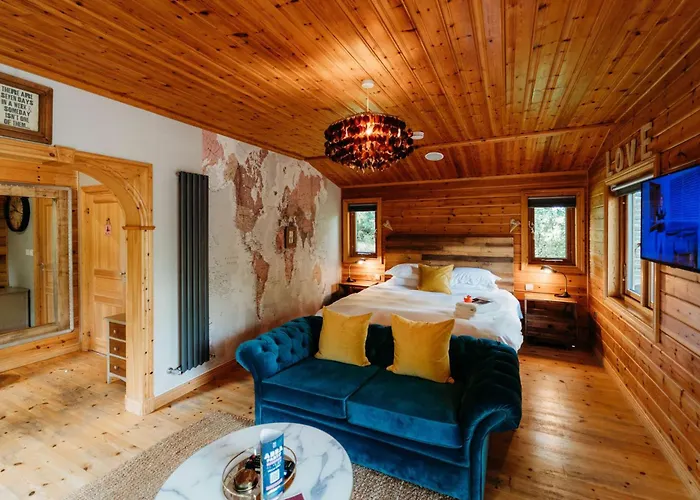 Blissful Corner Yorkshire With Hot Tub And Onsite Bistro 펜션 그레이트 에이튼