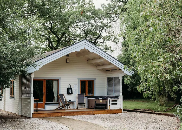 Blissful Corner Yorkshire With Hot Tub And Onsite Bistro 펜션