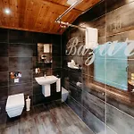 Blissful Corner Yorkshire With Hot Tub And Onsite Bistro Feriehus *