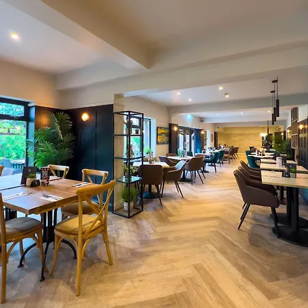 Blissful Corner Yorkshire With Hot Tub And Onsite Bistro Feriehus