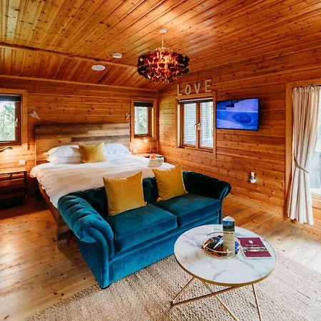 Blissful Corner Yorkshire With Hot Tub And Onsite Bistro