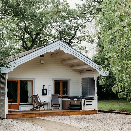 Blissful Corner Yorkshire With Hot Tub And Onsite Bistro Feriehus